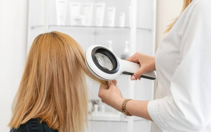 Хто такий трихолог і що він лікує