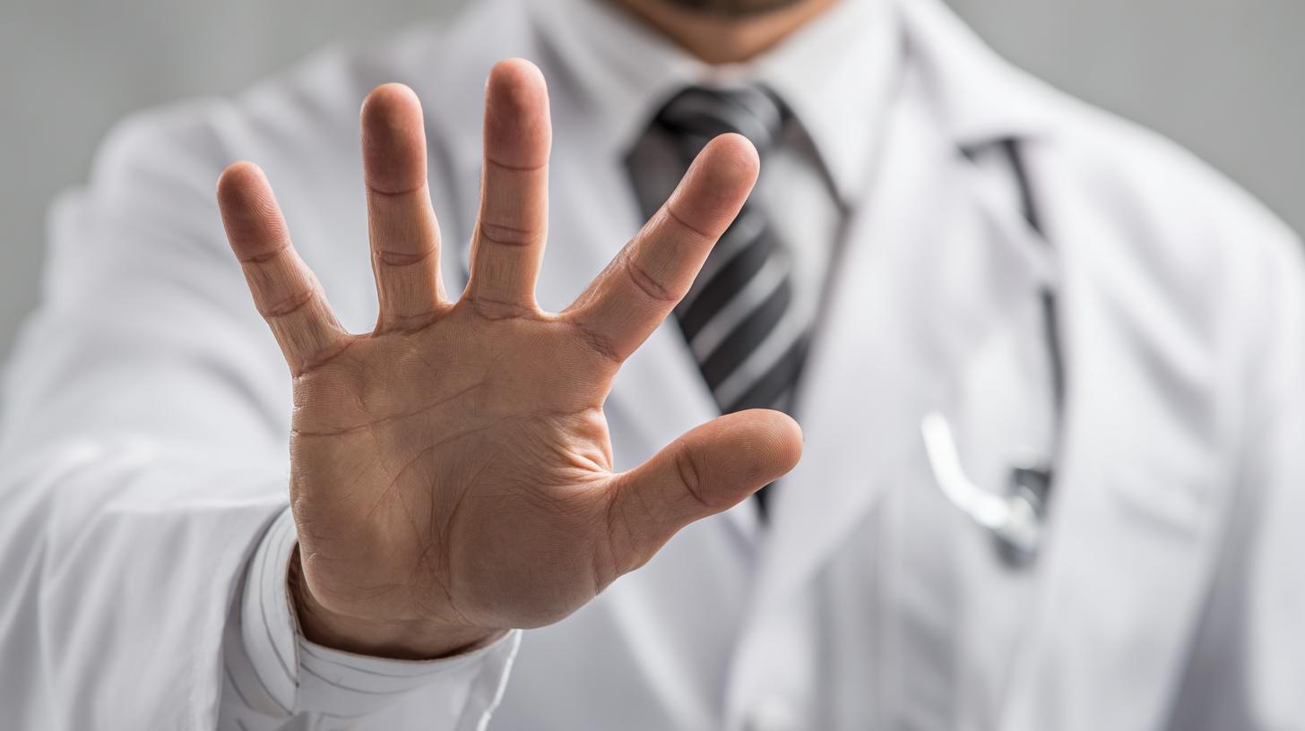 Коли пальці мовчать: до кого йти, якщо відчуваєте оніміння